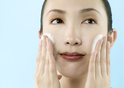 男士油性皮膚用什么洗面奶？女生油性皮膚用什么洗面奶？