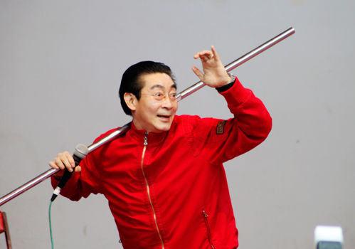 藝術家六小齡童被去世，微博轉發(fā)笑臉辟謠現(xiàn)身澄清公布造謠者QQ