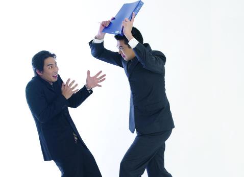 如何化解辦公室沖突？同事關(guān)系緊張是離職首要原因
