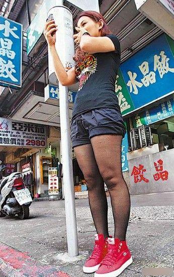 臺灣賤男子駕車尾隨熱褲絲襪女子800米手淫自慰，女子錄影取證