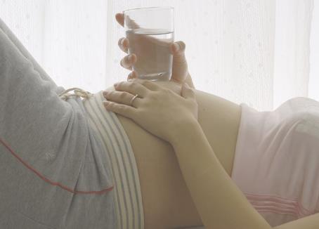 孕婦喝水喝什么水好？孕婦多喝水好嗎