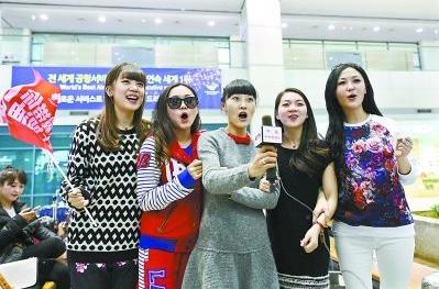 郜林妻子、張琳芃妻子、鄭智妻子、孫祥妻子、馮瀟霆妻子(從左至右)