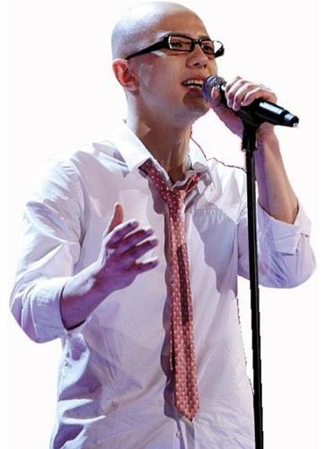 直通春晚好聲音平安晉級(jí)，平安光頭遭調(diào)侃，董卿遭吐槽選秀綜藝節(jié)目主持出了春晚味