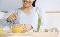 產(chǎn)后應(yīng)該吃什么？骨頭湯能促進乳汁分泌？