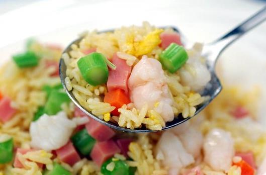 剩米飯?jiān)鯓幼霾藕贸裕渴Ｃ罪堅(jiān)趺闯愿鼱I(yíng)養(yǎng)