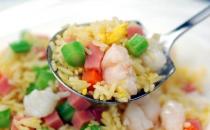 剩米飯?jiān)鯓幼霾藕贸?？剩米飯?jiān)趺闯愿鼱I(yíng)養(yǎng)