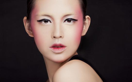 甜美MM的專屬妝容：色彩妝的畫(huà)法