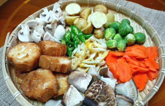 產(chǎn)后奶水少怎么辦？多食金針菜