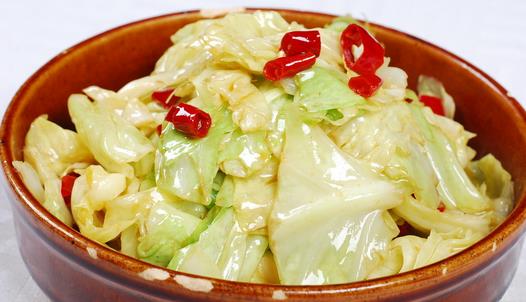 如何做出美味的手撕包菜？