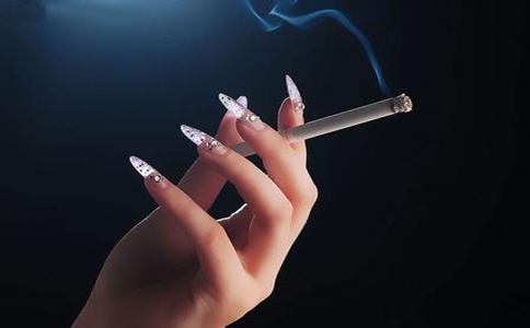 女性吸煙