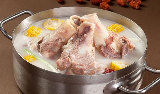 喝骨頭湯能否促進(jìn)骨折愈合？骨折吃什么好？