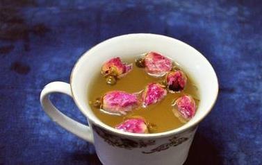 女性美容養(yǎng)顏 玫瑰泡水喝的功效