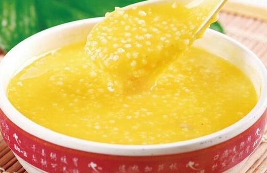 小米有什么養(yǎng)生功效？冬季吃小米養(yǎng)胃補(bǔ)腎