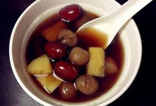 冬季手腳冰涼吃什么好？溫暖度冬的食療方法推薦