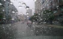 暴雨中開車我們需要注意什么？