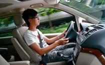 開(kāi)車(chē)容易手臂酸痛 小妙招給你的手臂減減壓