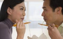 女人要學(xué)會(huì)哪些性暗示技巧？