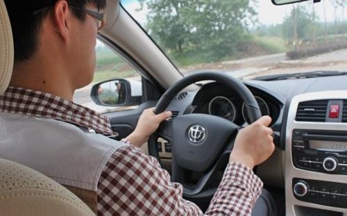 開車眼睛疲勞要學(xué)會(huì)8招緩解