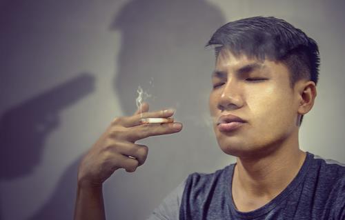 初中生吸煙行為：心理生理特征