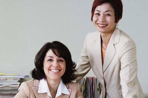紅粉兵法：職場女白領(lǐng)的巧言秘笈