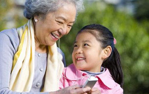 孩子該不該給老人帶？老人帶孩子的特點(diǎn)