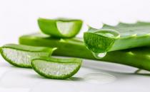 祛痘要忌口 蘆薈面膜來(lái)助攻