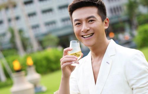 男士如何預(yù)防黑頭 認清誤區(qū)正確進行