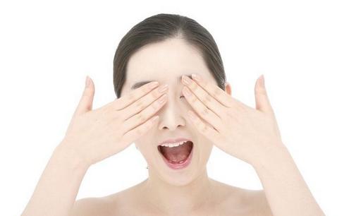 女性眼部護(hù)理最易犯的7個(gè)錯(cuò)誤