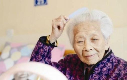 老人經(jīng)常梳頭有什么好處