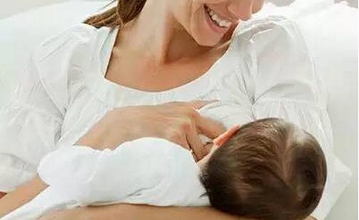 新生兒出生后吃初乳的好處