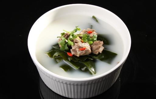 學(xué)做一份補(bǔ)鈣海帶排骨湯吧！