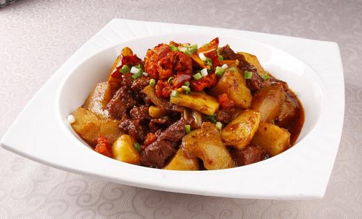 土豆加肉更美味哦！牛肉燉土豆的做法