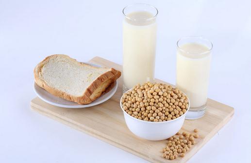 女性長期喝豆?jié){易得乳腺癌嗎？