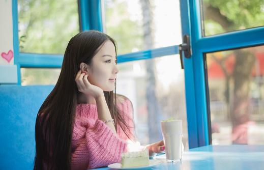 女人應(yīng)該學(xué)習(xí)男人的瀟灑