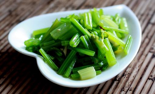 夏季吃芹菜真的會被曬黑嗎？