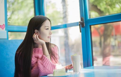 如何看出女人是否對(duì)你有意思？