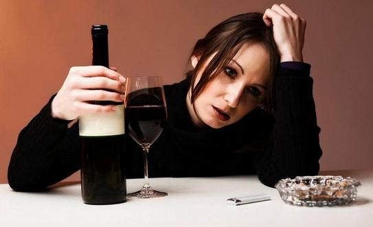 女人抽煙又喝酒？對卵子危害大！
