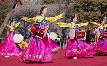 【朝鮮族】朝鮮族簡(jiǎn)介_朝鮮族傳統(tǒng)節(jié)日_朝鮮族風(fēng)俗習(xí)慣_朝鮮族服飾 【朝鮮族】朝鮮族簡(jiǎn)介_朝鮮族傳統(tǒng)節(jié)日_朝鮮族風(fēng)俗習(xí)慣_朝鮮族服飾