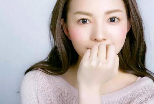 不清理黑頭有什么危害？如何去除黑頭