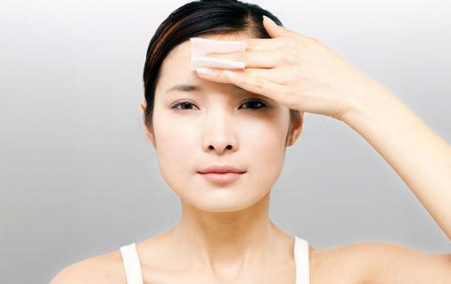 揭秘5大護膚誤區(qū)：護膚品涂越多越好？