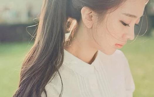 愛情里女人應該主動些還是含蓄些？