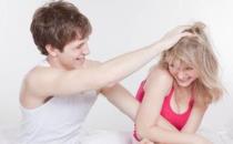 為什么女人喜歡挽男人手臂？