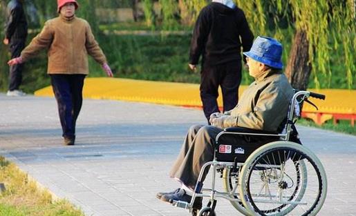 癱瘓老人便秘該如何護(hù)理