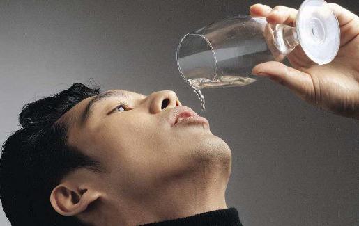 男性飲酒過量會導致陽痿 中醫(yī)教男人養(yǎng)腎秘訣
