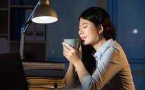 長期熬夜會誘發(fā)這些疾?。? /></a> </div>
                  <div   id=