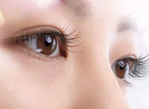 眼部整容時(shí)可能遇到的問題及存在的6大誤區(qū) 動(dòng)人眼眸的標(biāo)準(zhǔn)