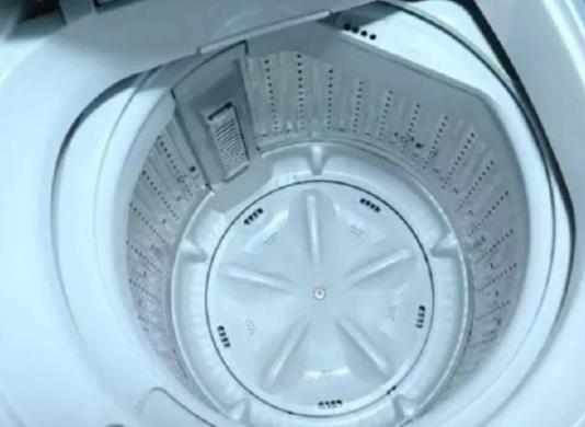 洗衣機半年不洗內(nèi)部很臟 家政阿姨支招洗衣服更干凈