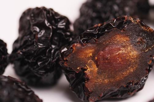 黑棗紅棗大不同，黑棗都有什么好處？