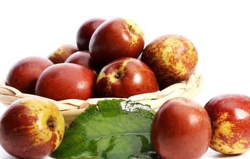 冬棗有哪些益處？醫(yī)生：冬棗的這四個(gè)功效你要知道，解酒