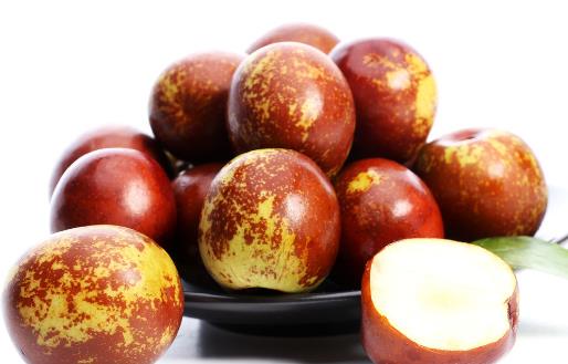 冬棗有哪些益處？醫(yī)生：冬棗的這四個(gè)功效你要知道，解酒